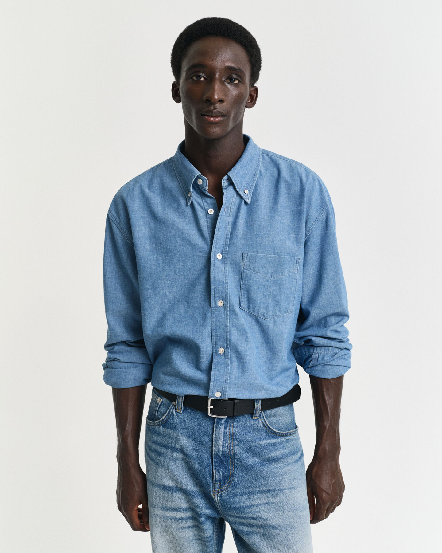 Relaxed fit -mitoitettu chambraypaita