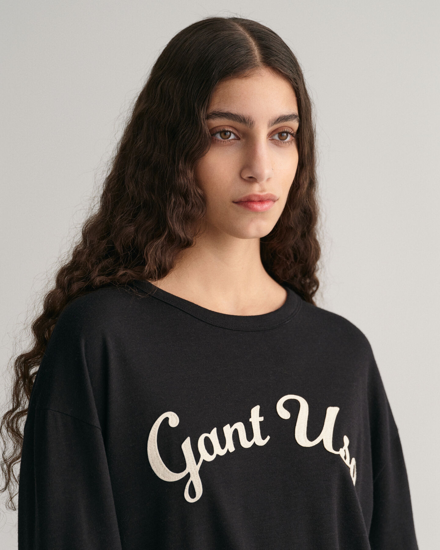 Pitk&auml;hihainen Script Graphic ‑t‑paita