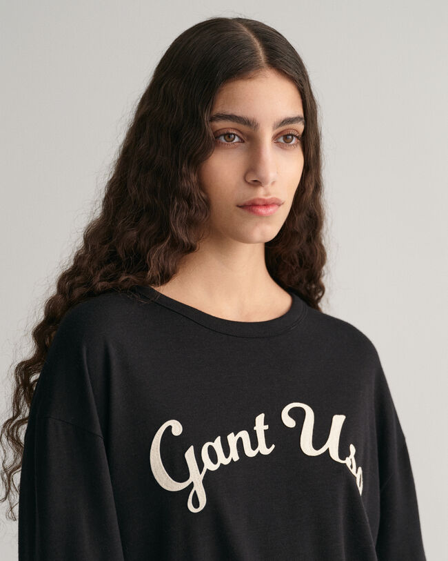 Pitk&auml;hihainen Script Graphic ‑t‑paita