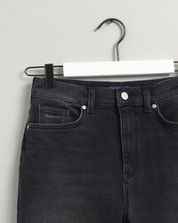 Teen Girls ‑malliston leve&auml;lahkeiset farkut