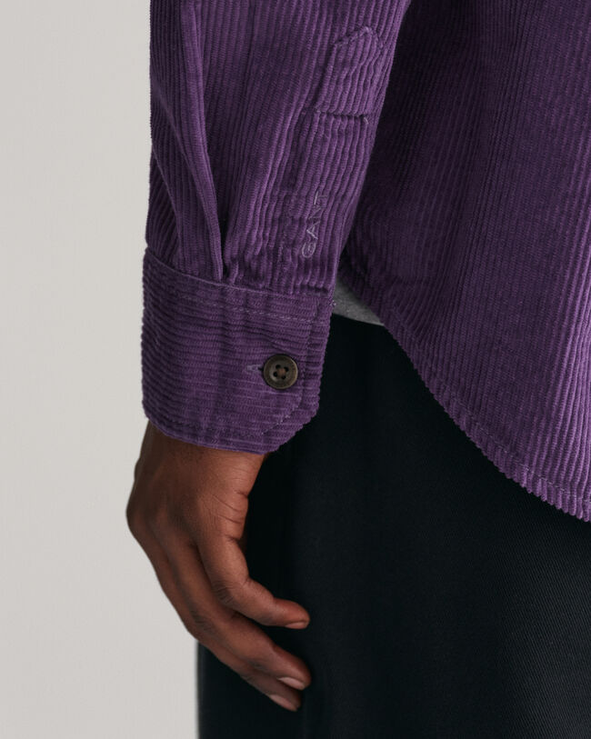 Relaxed&nbsp;fit ‑mitoitettu vakosamettipaita