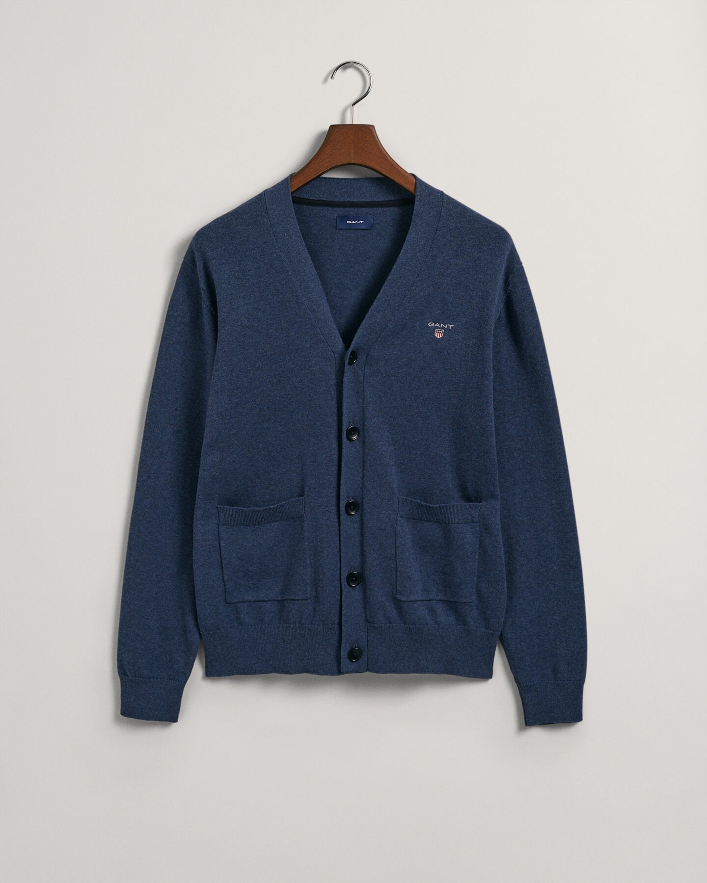 Classic-puuvillaneuletakki v-p&auml;&auml;ntiell&auml;