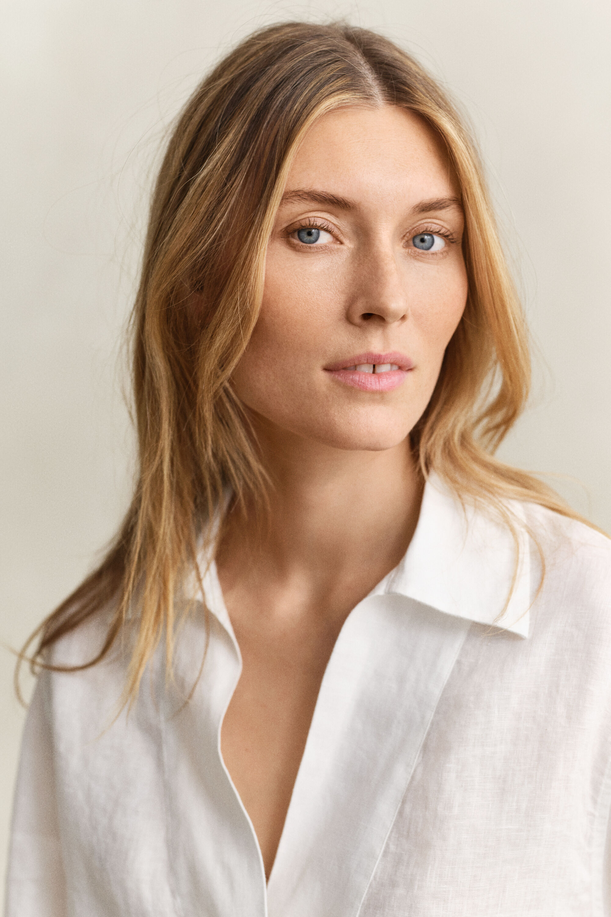 Pään yli vedettävä pellavapaita