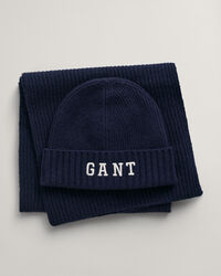 Pipo ja huivi lahjapakkauksessa