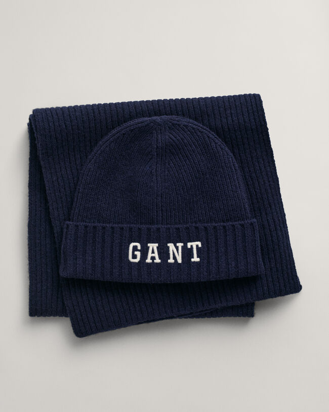 Pipo ja huivi lahjapakkauksessa