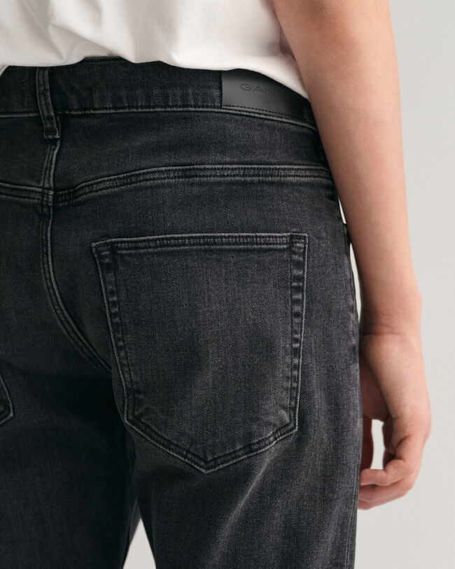 Teen Boys ‑malliston slim fit ‑mitoitetut farkut