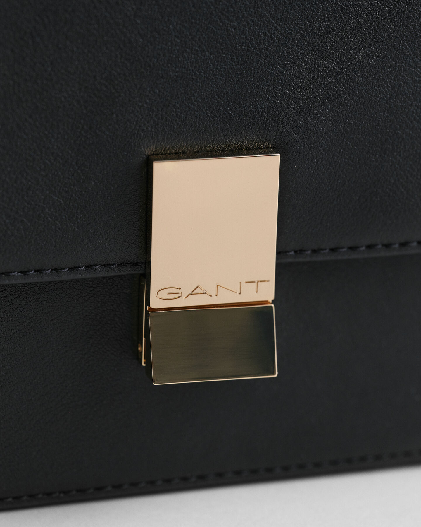 Nahkainen olkalaukku