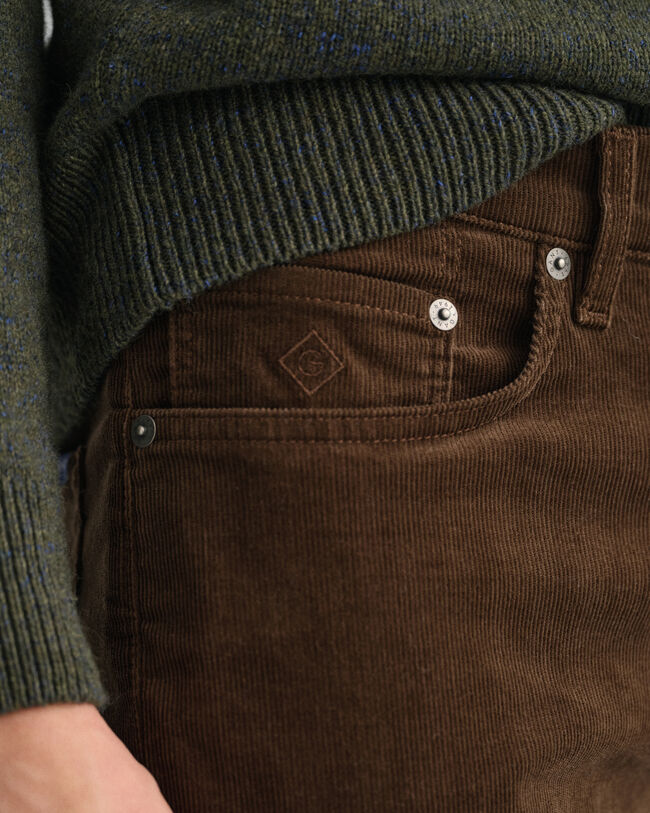 Slim fit ‑mitoitetut Hayes-vakosamettifarkut