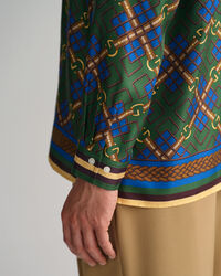 Relaxed&nbsp;fit ‑mitoitettu Medallion-silkkipaita