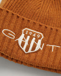 Teens-malliston pipo ja huivi lahjapakkauksessa