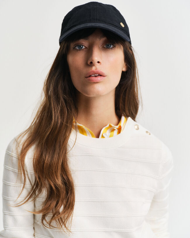 Kohopintainen puuvillaneulepusero, jossa pyöreä pääntie