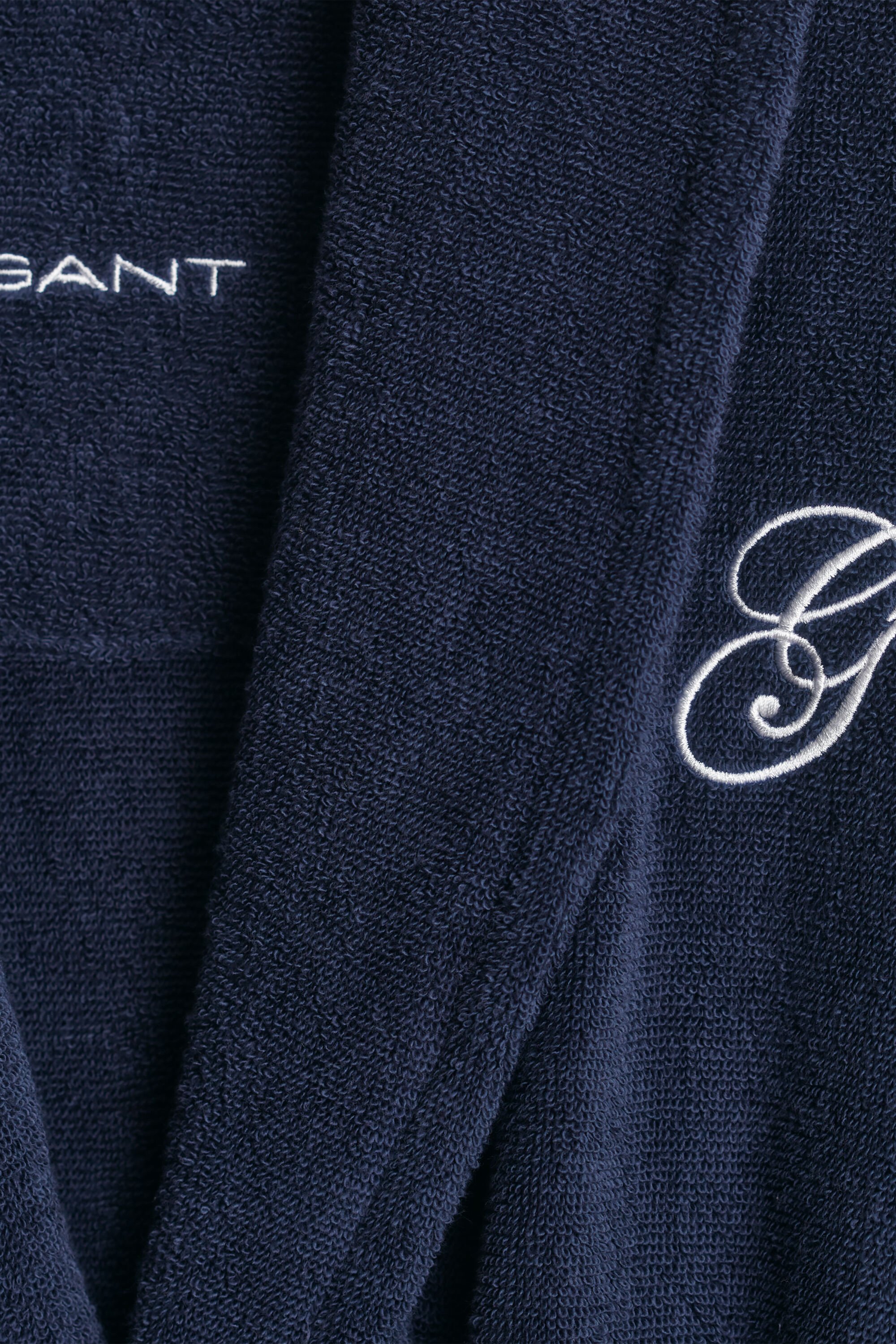 Kirjailtu kylpytakki