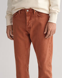 V&auml;rilliset regular fit ‑mitoitetut Arley-farkut