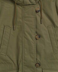 Parkatakki talvik&auml;ytt&ouml;&ouml;n