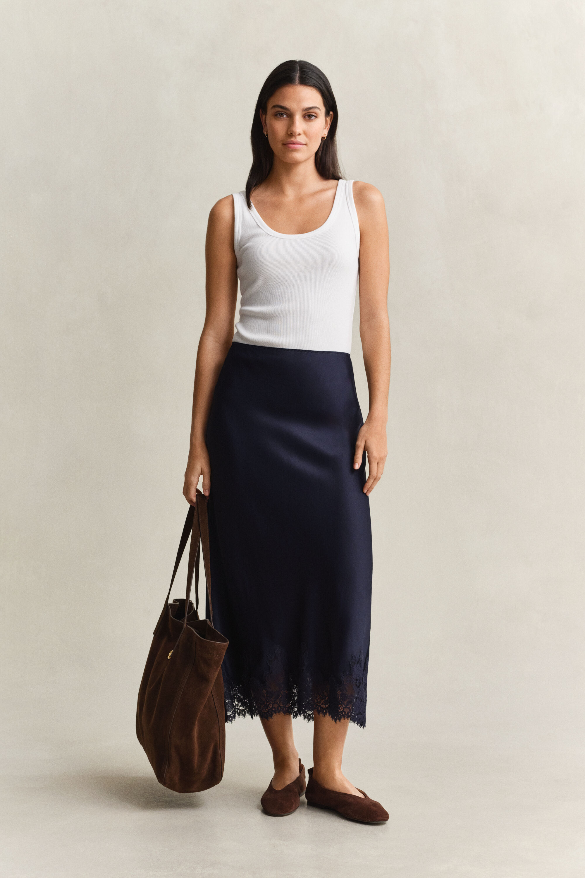 Midimittainen satiinipitsihame