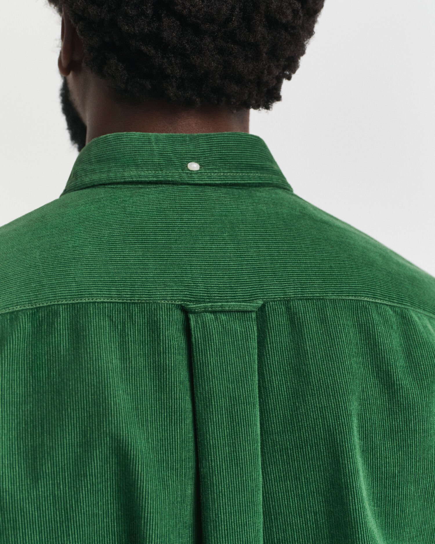 Regular fit ‑mitoitettu puuvillainen vakosamettipaita