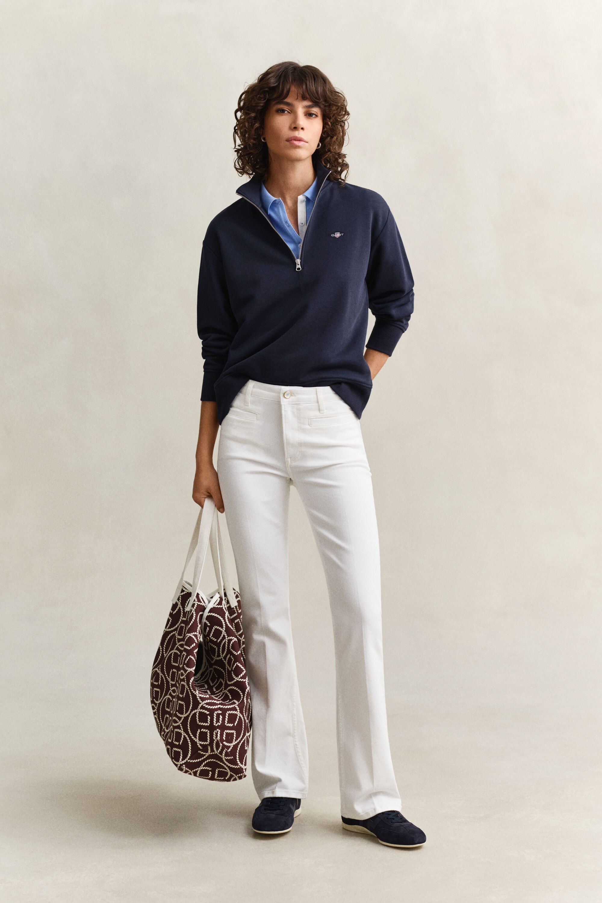 Shield‑collegepaita vetoketjukauluksella