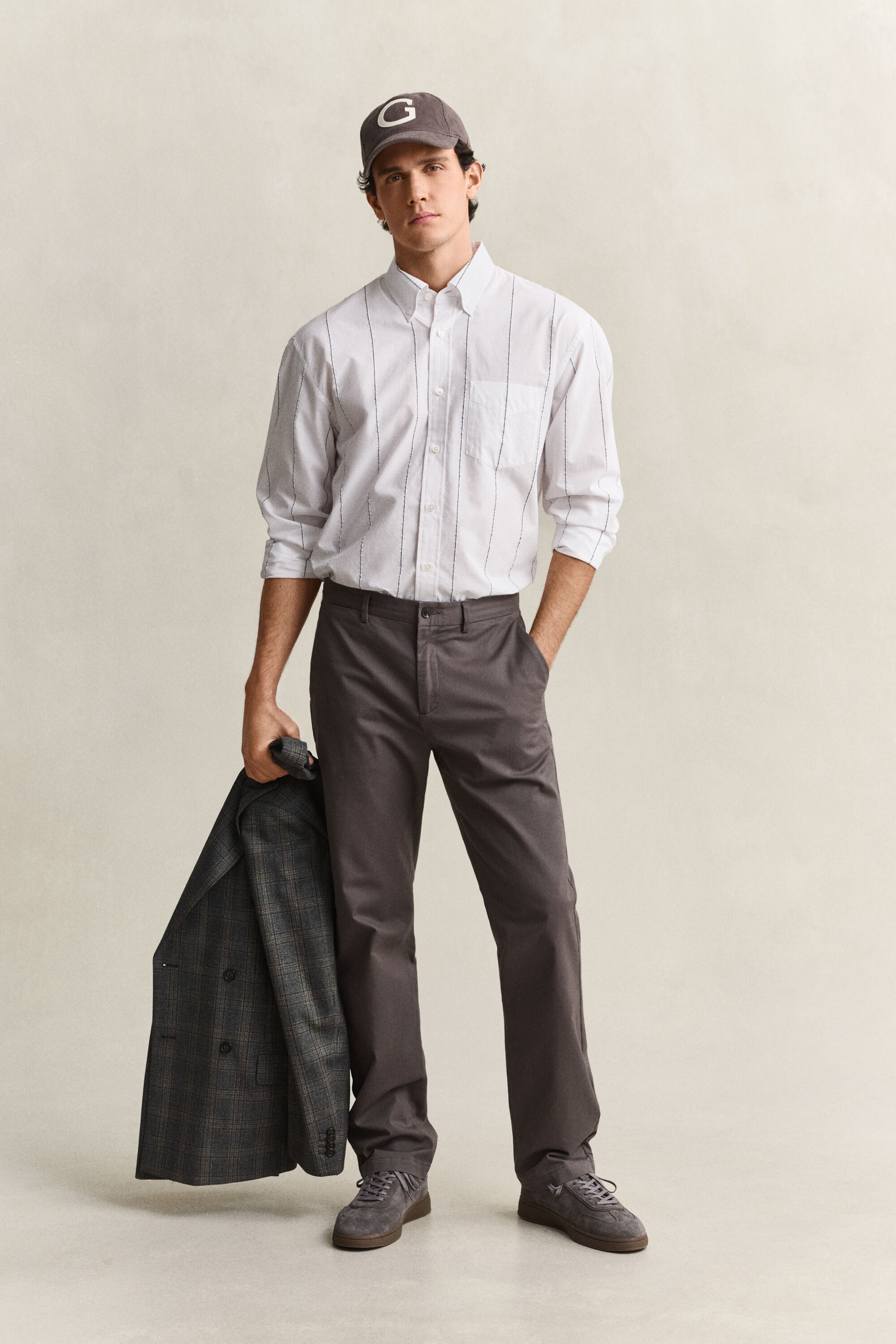 Regular fit ‑mitoitetut siistit chinot