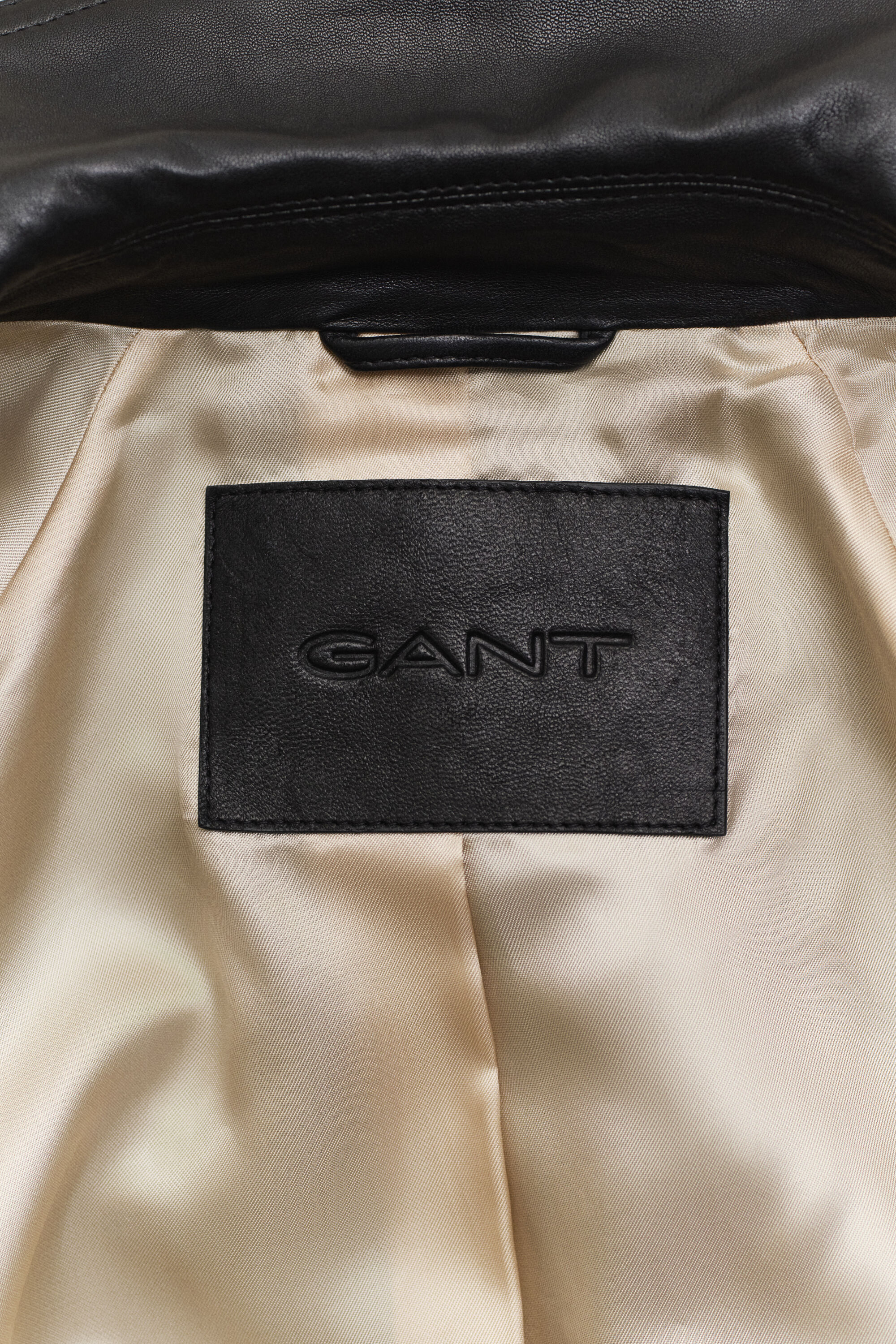 Lyhyt nahkainen trenssitakki