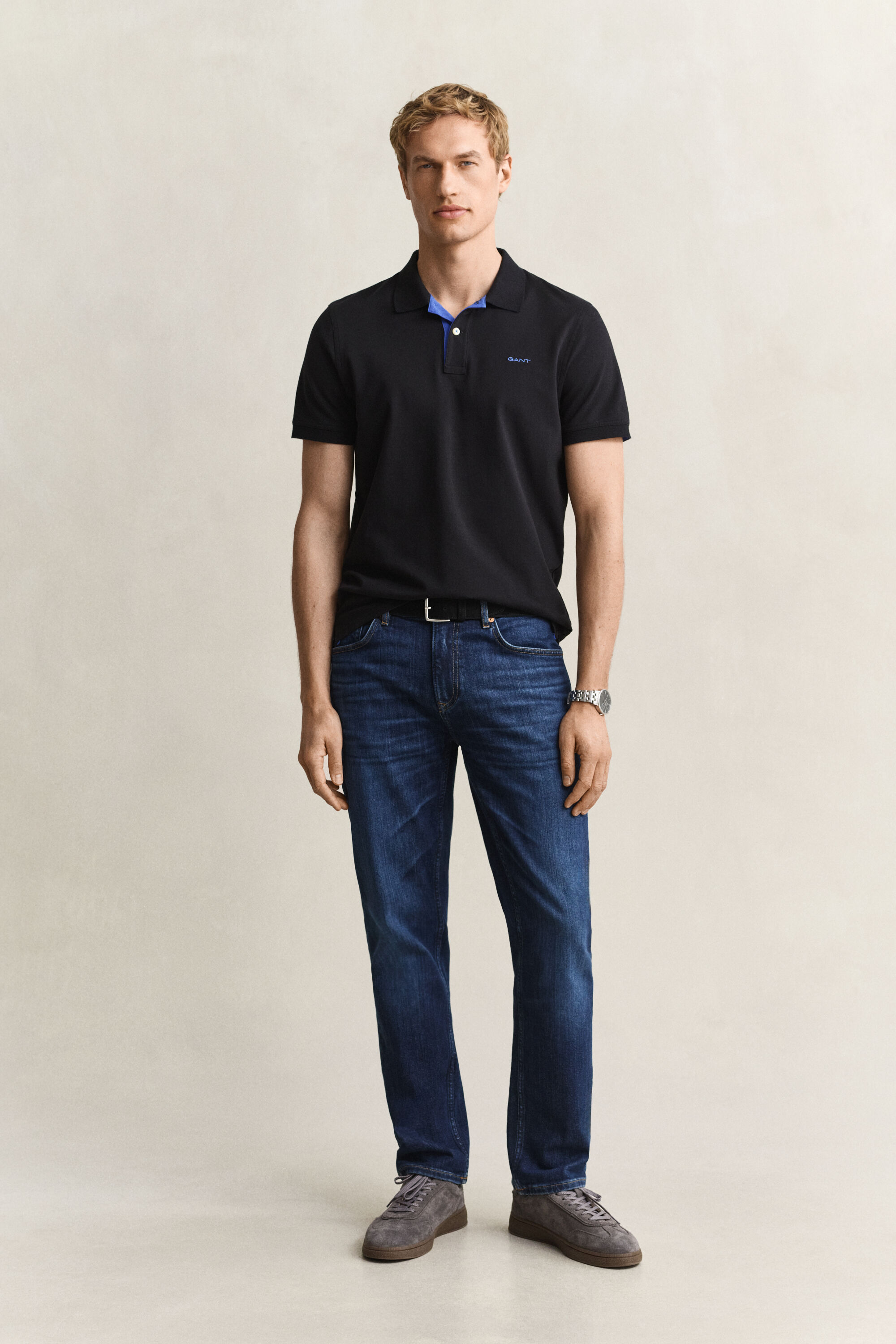 Regular fit ‑mitoitetut farkut