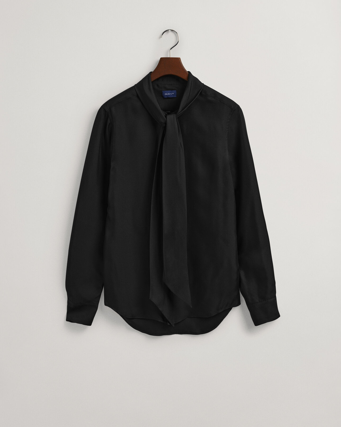 Slim fit ‑mitoitettu yksiv&auml;rinen rusettipaita