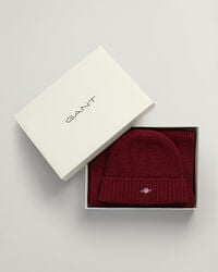 Shield-pipo ja -huivi lahjapakkauksessa