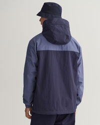 Kaksivärinen hupullinen takki