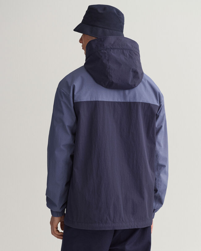 Kaksivärinen hupullinen takki