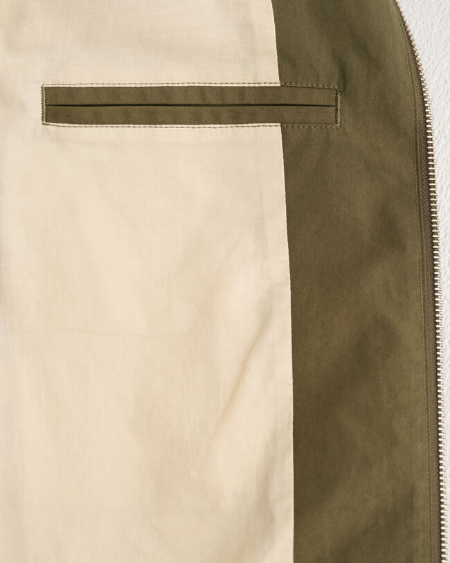 Kevyt Varsity -takki