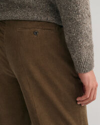 Vakosamettiset puvunhousut