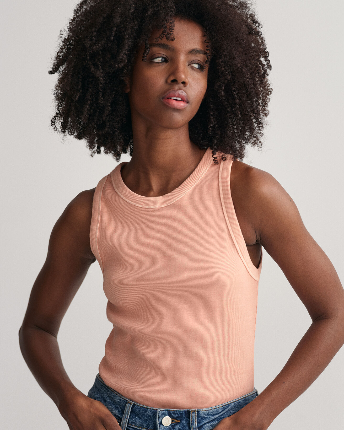 Korkeakauluksinen Sunfaded-ribbineulostoppi