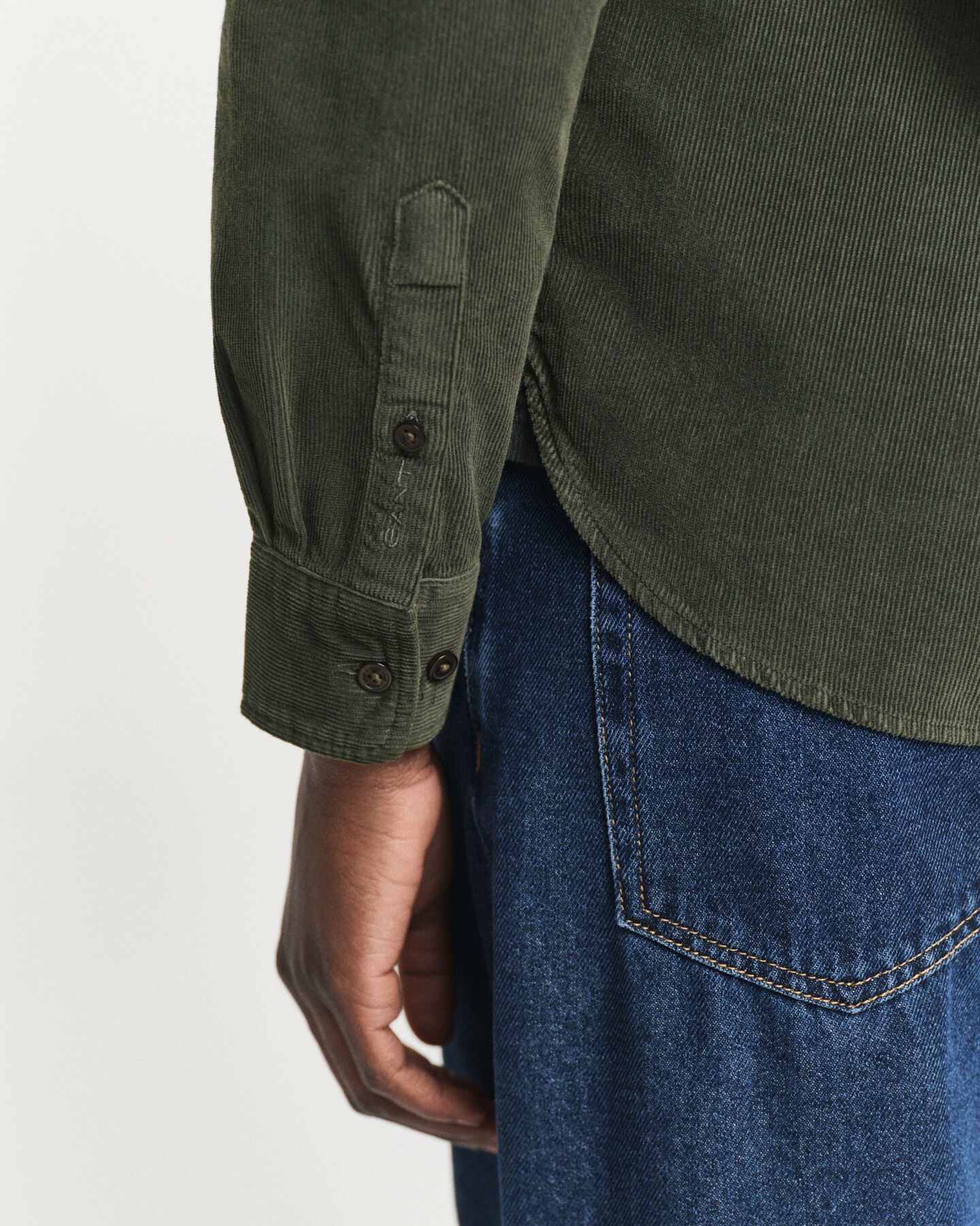 Regular fit ‑mitoitettu vakosamettipaita