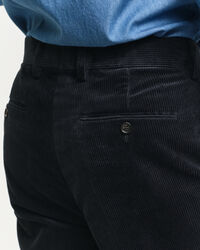 Slim fit ‑mitoitetut vakosamettiset puvunhousut