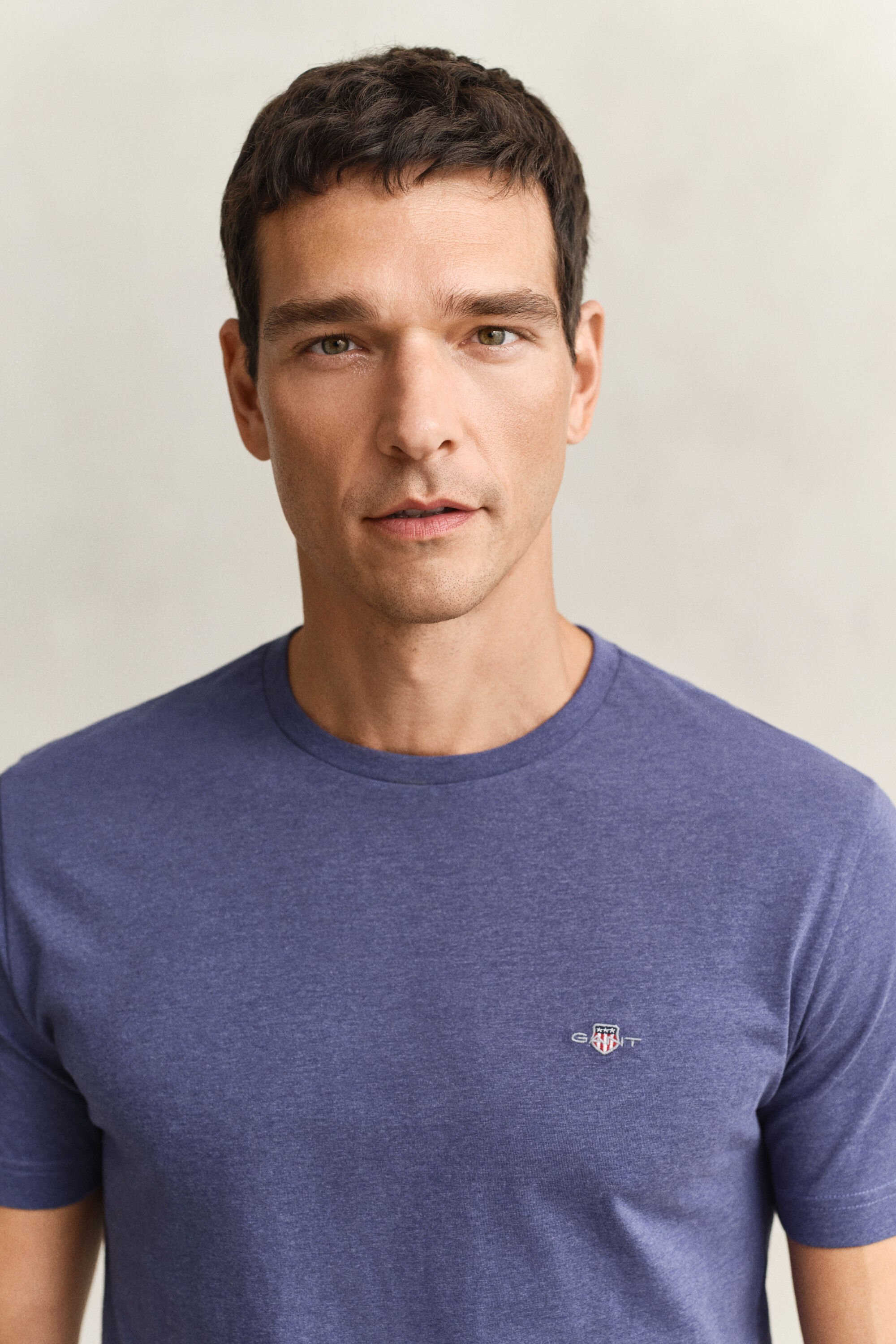 Regular fit ‑mitoitettu Shield-t‑paita