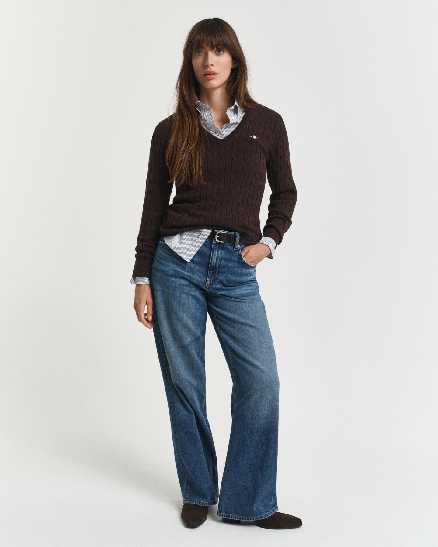 Joustava puuvillapalmikkoneule, jossa v‑pääntie