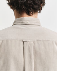 Regular fit ‑mitoitettu puuvillainen vakosamettipaita