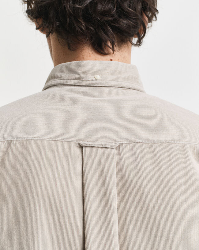 Regular fit ‑mitoitettu puuvillainen vakosamettipaita