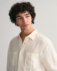 Relaxed fit ‑mitoitettu, valmiina v&auml;rj&auml;tty pellavapaita