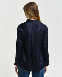 Regular fit ‑mitoitettu taskullinen paita