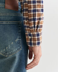 Regular&nbsp;fit ‑mitoitettu ruutupaita kevyest&auml; tvillist&auml;