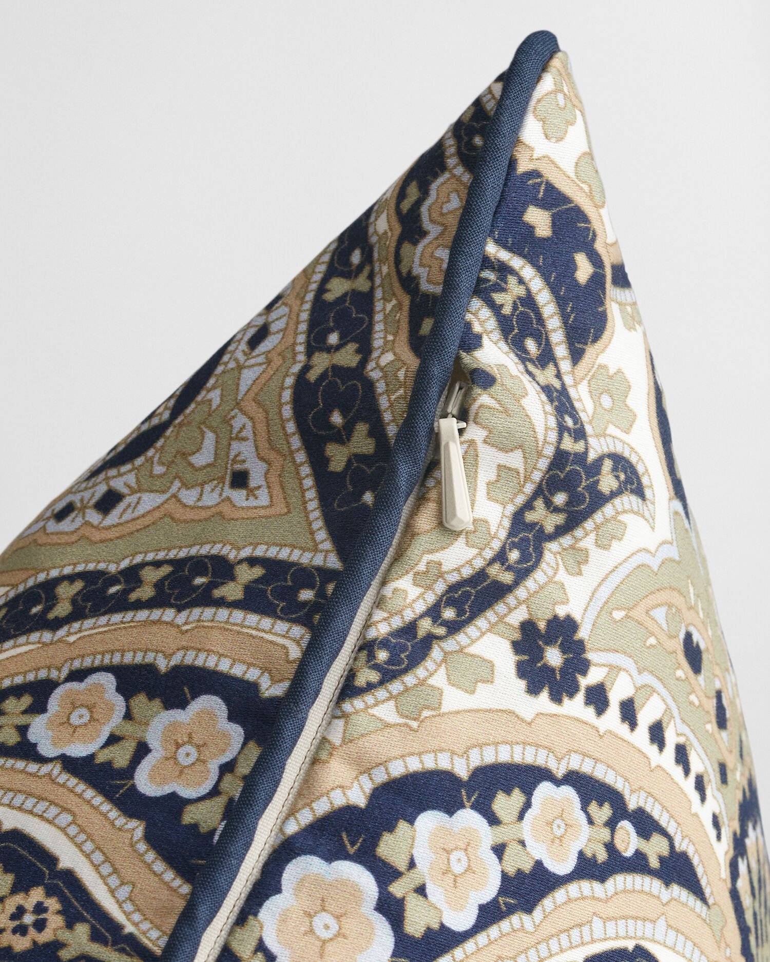 Printtikuvioitu Sateen Paisley ‑tyynynpäällinen