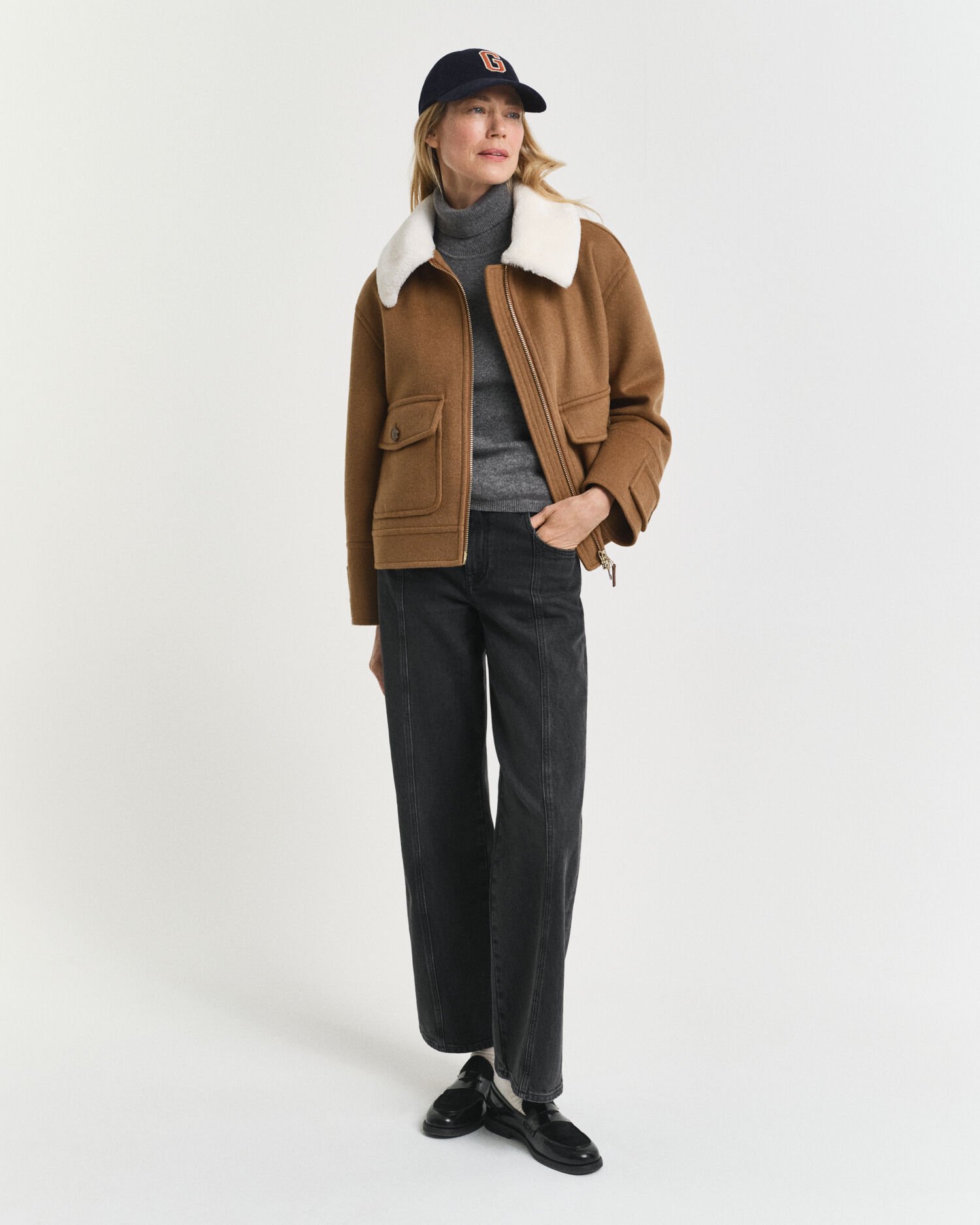 Lyhythihainen kašmirvillainen pooloneulepusero