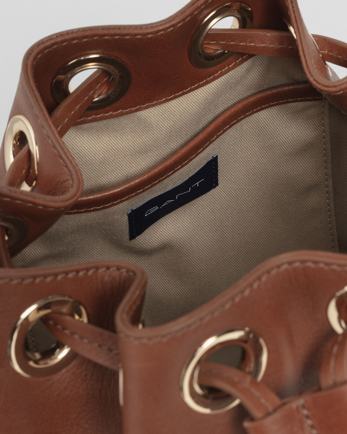 Nahkainen bucket-laukku