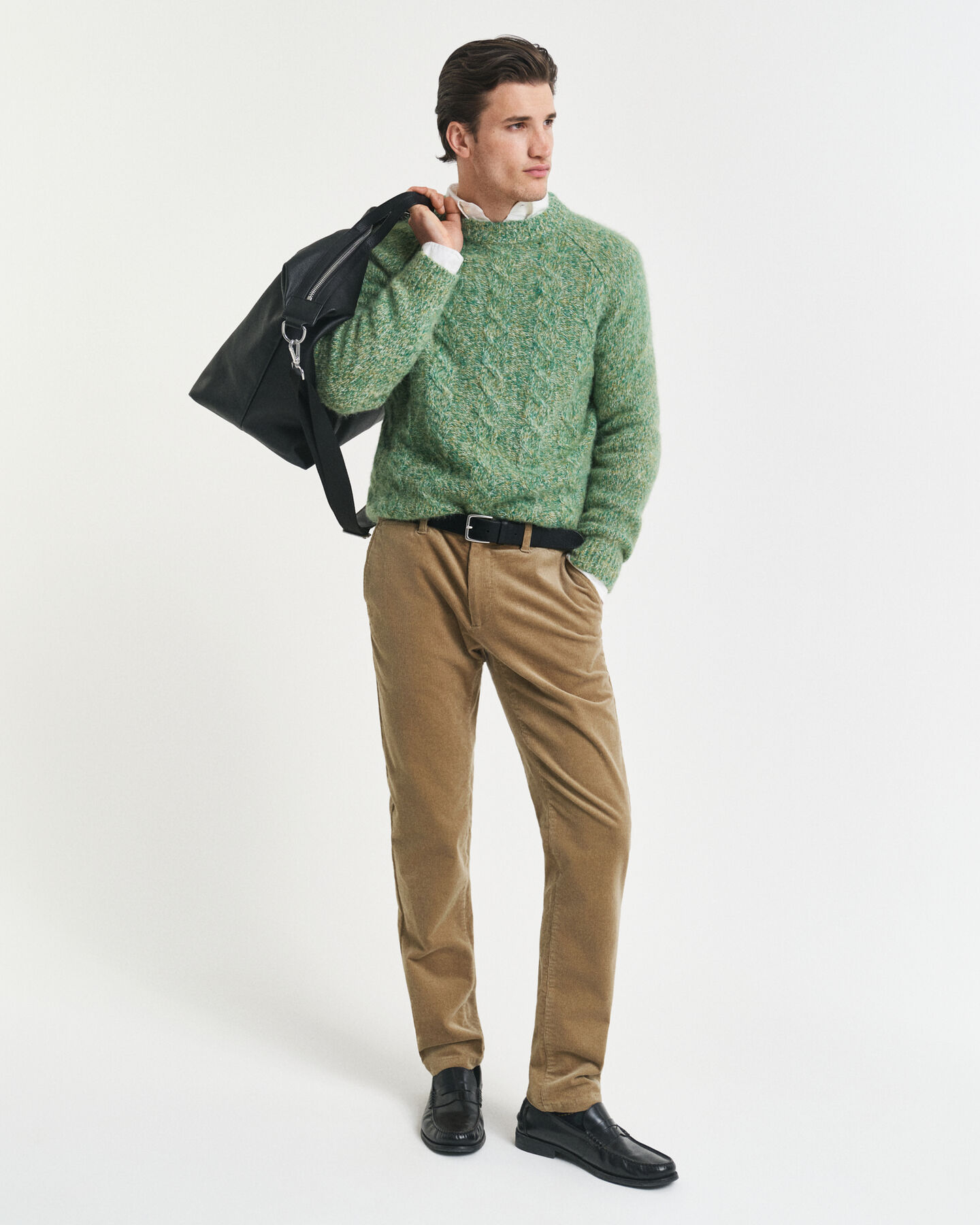 Slim fit ‑mitoitetut vakosamettichinot