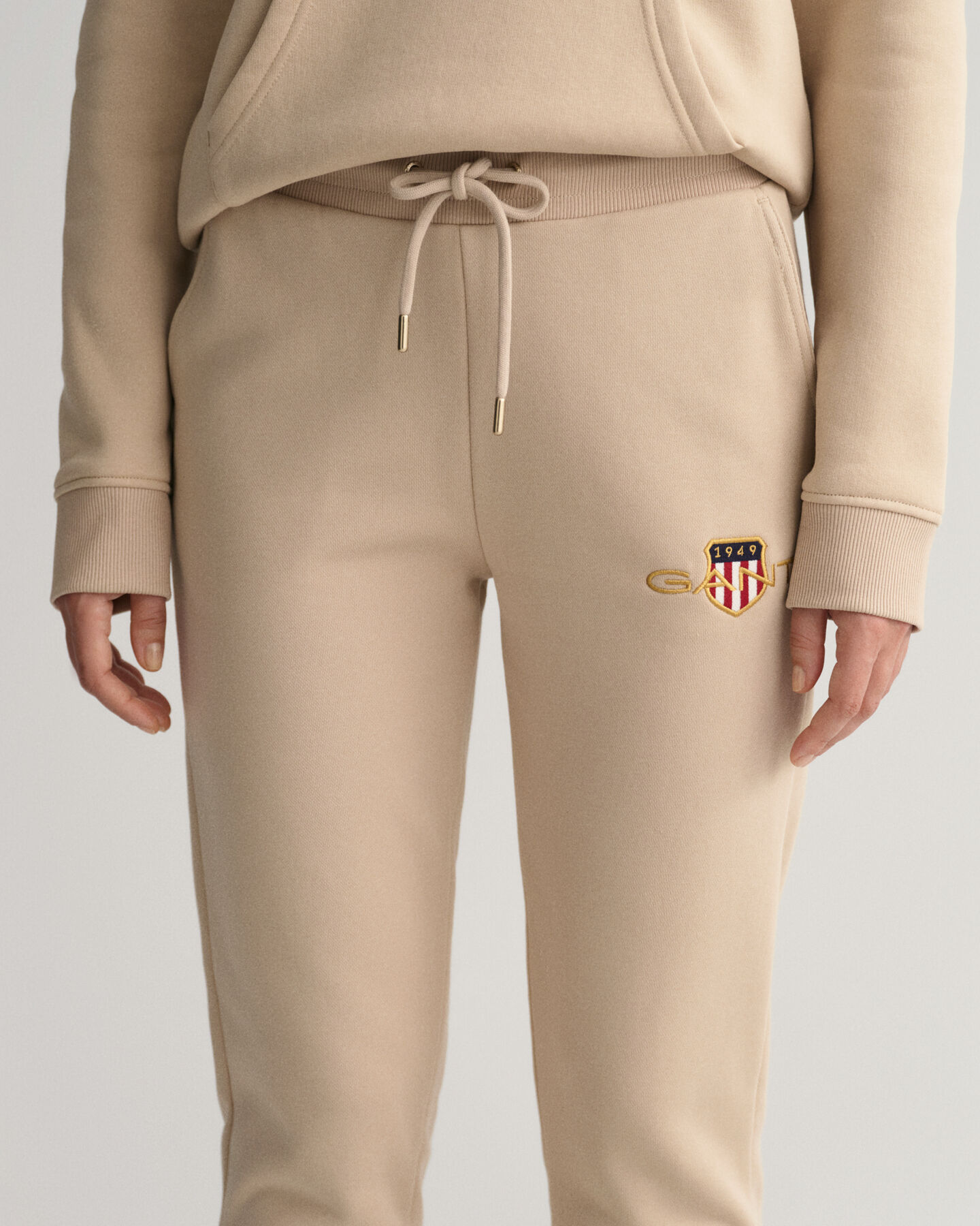 Archive Shield ‑collegehousut