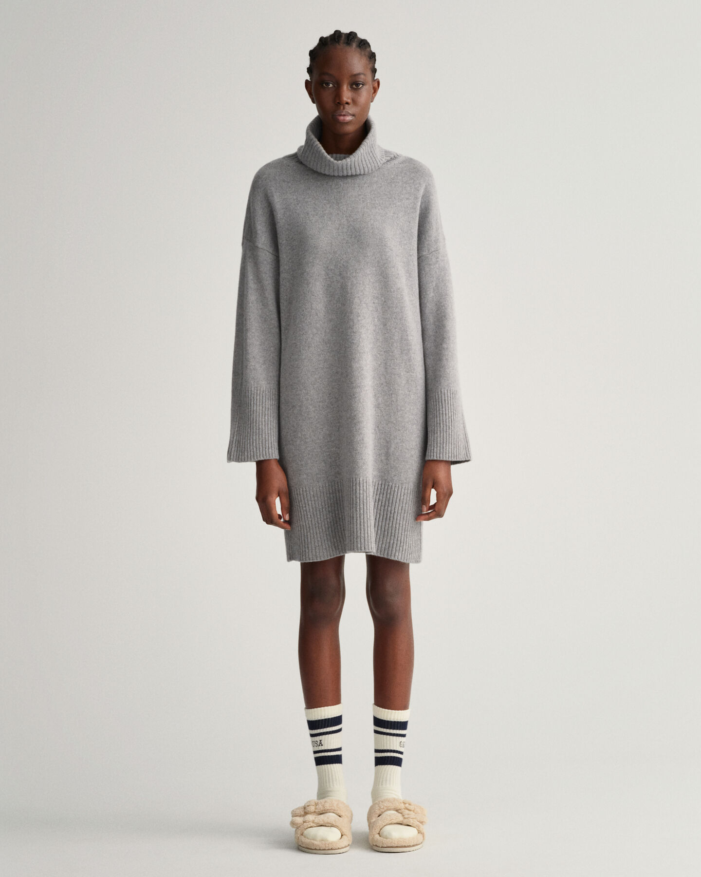 Lounge-pooloneulemekko