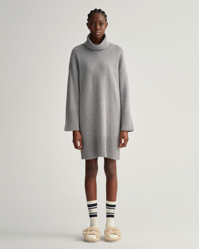 Lounge-pooloneulemekko