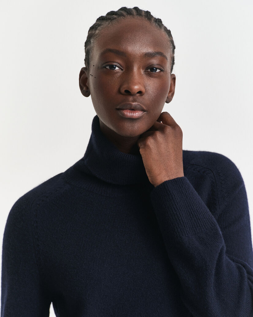 Neulossomisteinen poolokaulusmekko