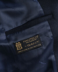 Hyvin istuva klassinen villakangastakki