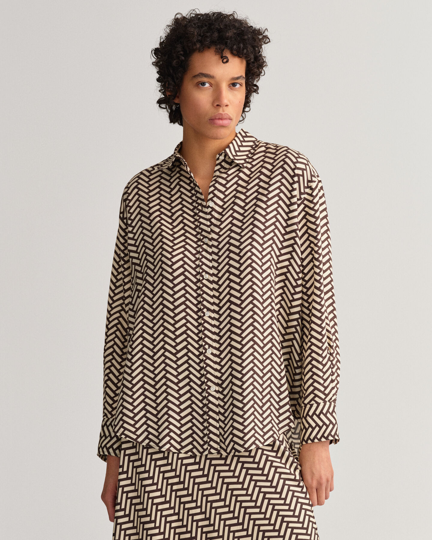 Relaxed fit ‑mitoitettu Geometric-paita